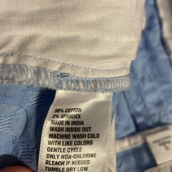 Crown & Ivy women’s 12 shorts Scalloped Shelby blue prep solid basic stretch - Picture 4 of 9